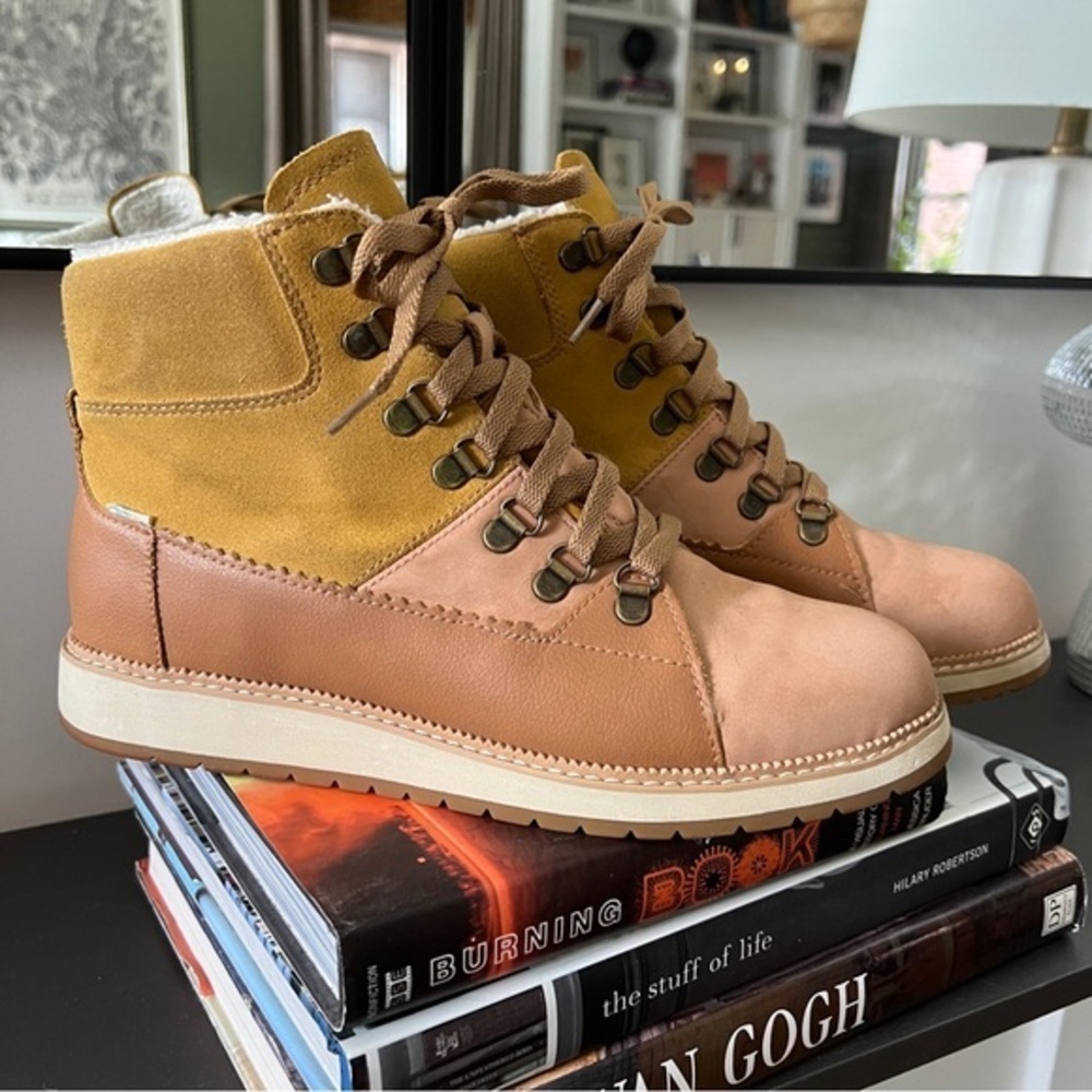 TOMS Mesa Waterproof Lace-Up Hiking Ankle Boots in Honey Oiled Nubuck and Suede